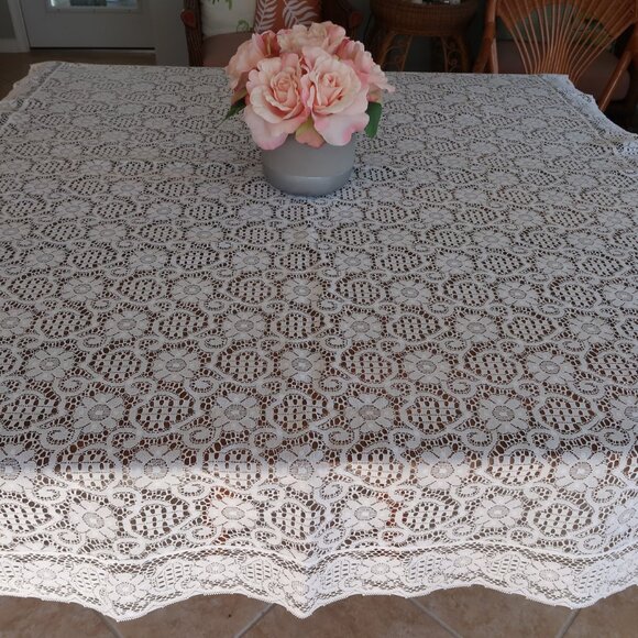 EUC Floral Bordered White Lace Tablecloth 52" x 70" - Picture 1 of 5